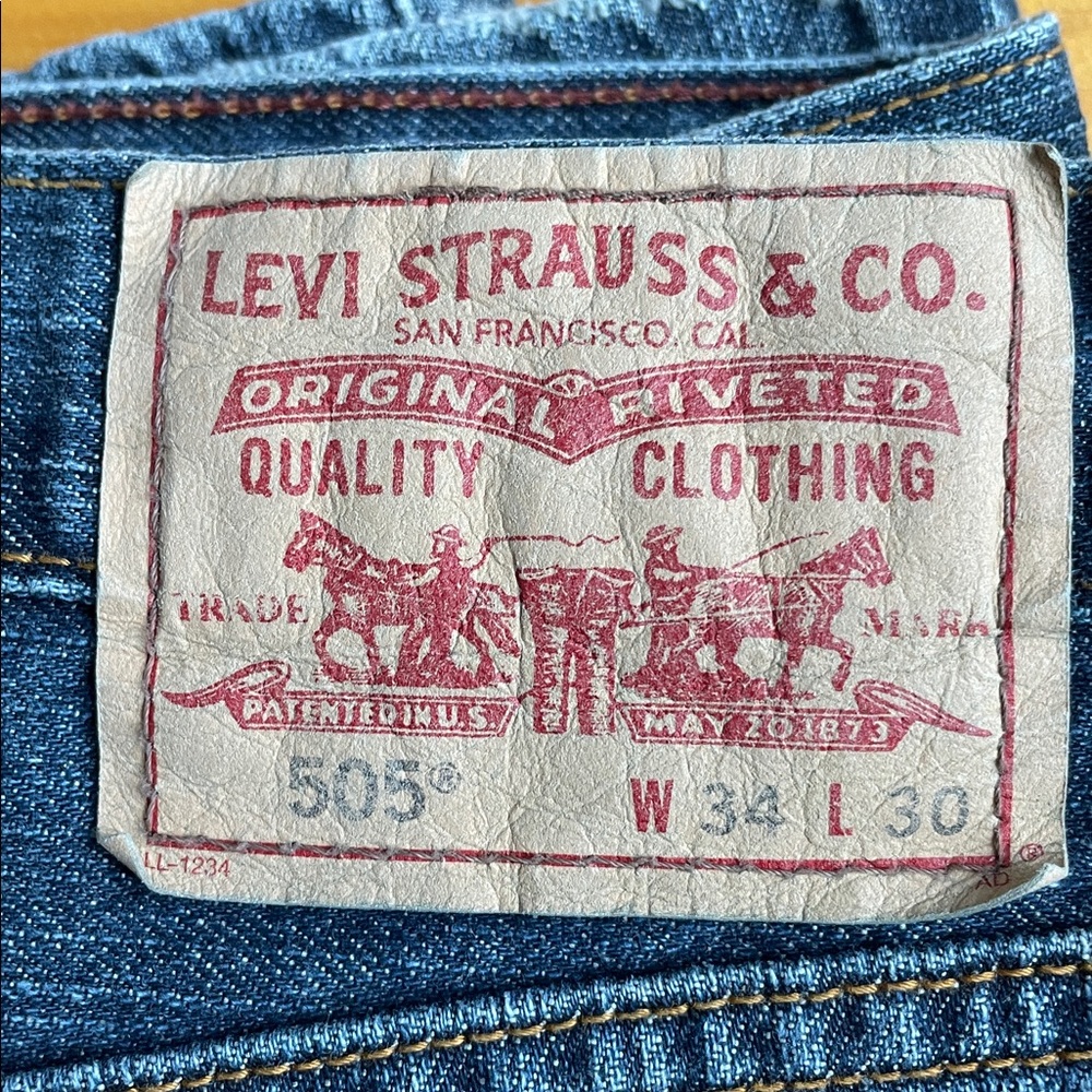 Levi's Men's 505 Regular Mid Rise Regular Fit Straight Leg Jeans - Size 34x30 - Picture 3 of 10